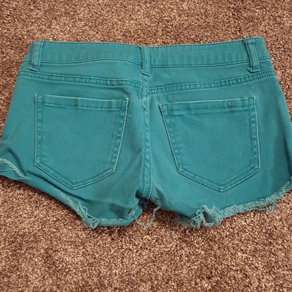 Green shorts - Picture 2 of 2